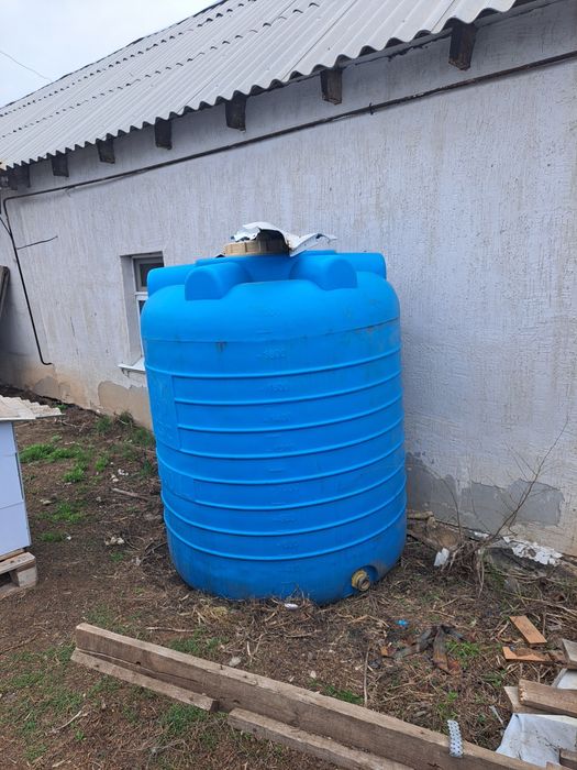 Пластиковая ёмкость