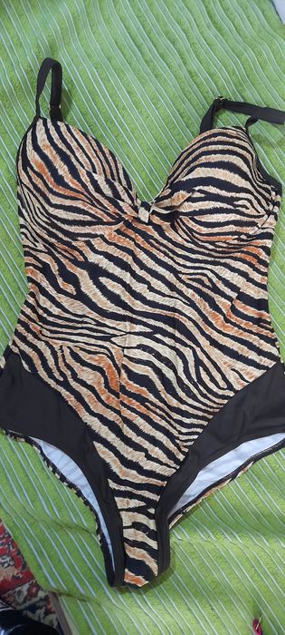 Продам купальники