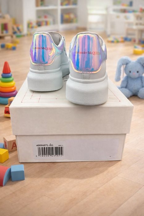 Оригинални чисто нови детски обувки Alexander McQueen