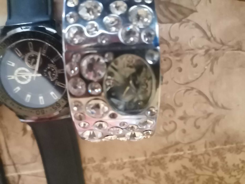 Пет броя часовници в добро състояние