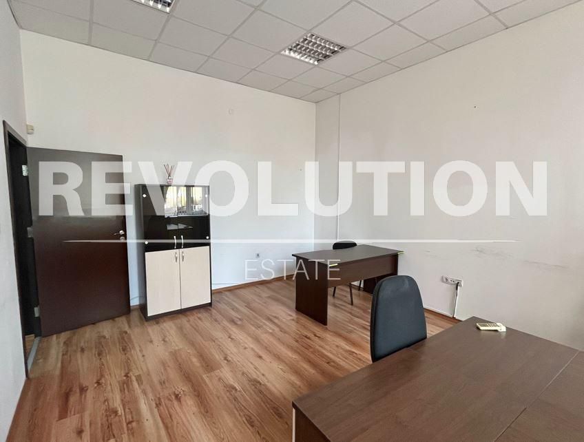 Дава се под наем Офис в Варна, Център - 130 кв.м за 1200 € - Снимка #4