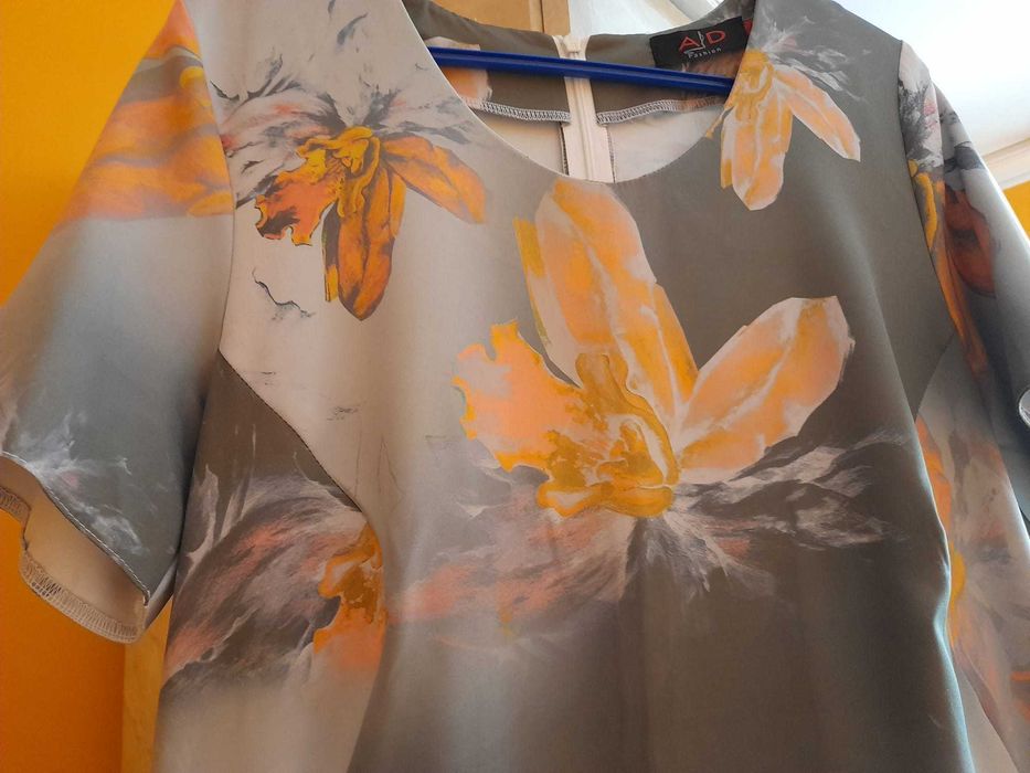 Rochie cu flori mânecă scurtă