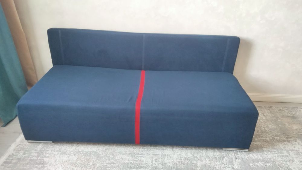 Продаю Диван в хорошем состоянии срочно