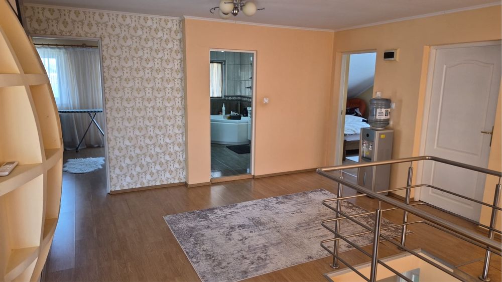 Apartamente la curte de inchiriat 2 camere+ living sau casa cu 6 dormitoare