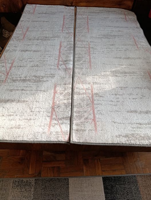 Две мокетени пътеки