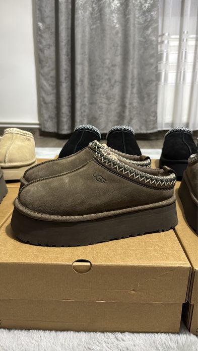 Vand ugg marimea 36, 37, 38 pe culoarea crem, maro si negru