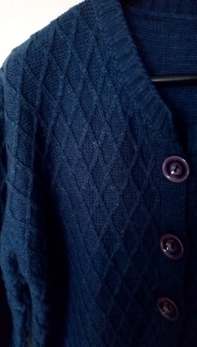 Дълга плетена дамска жилетка тъмно синя