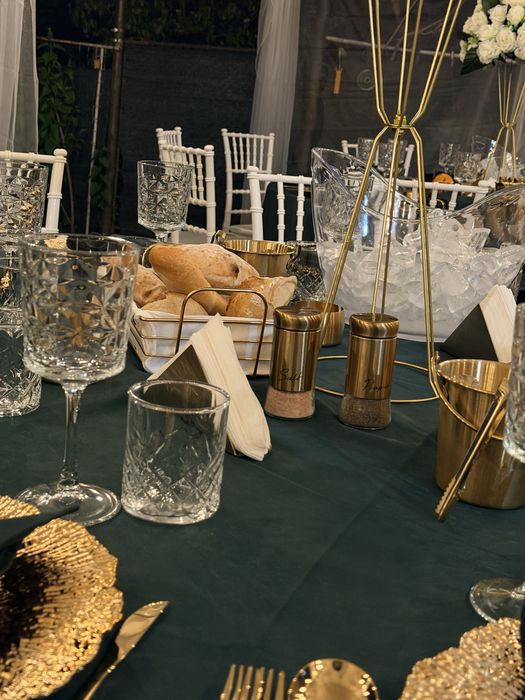 Mese , corturi , scaune pentru evenimente