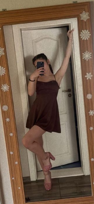 Къси сатенени рокли