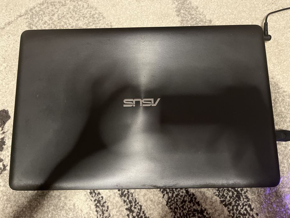 Laptop asus cu incarcator si maus gaming