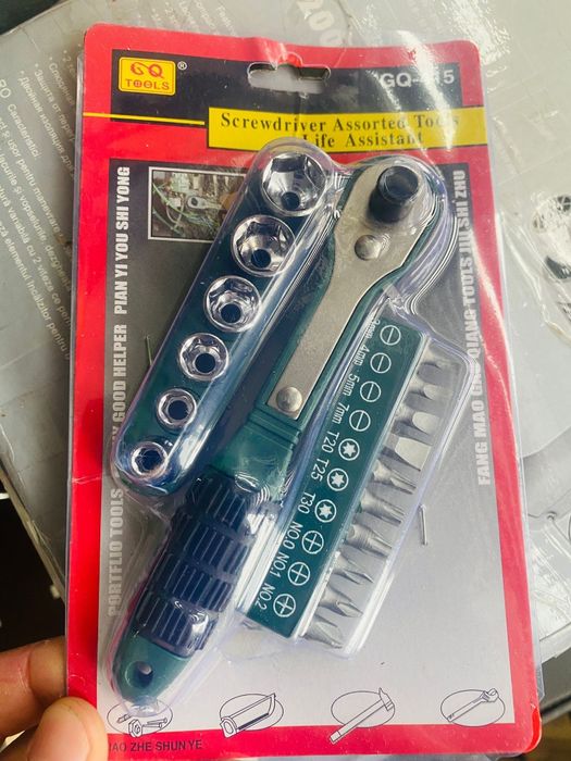 Masina de gaurit si insurubat acumulator si accesorii  3,6v+set  clich