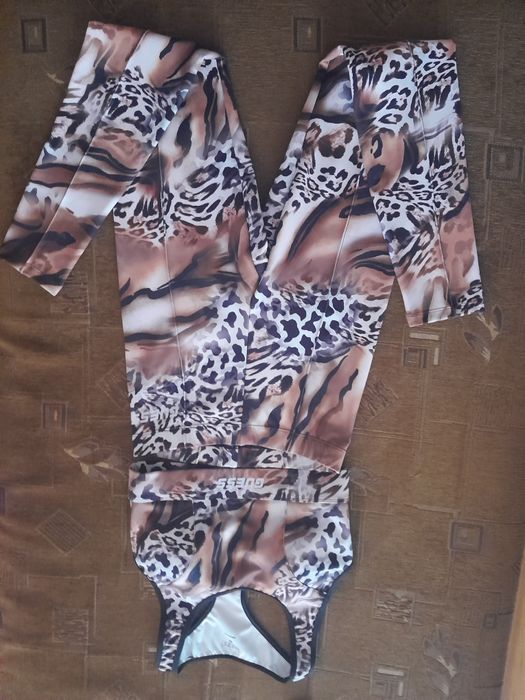 Спортен комплект GUESS-S размер