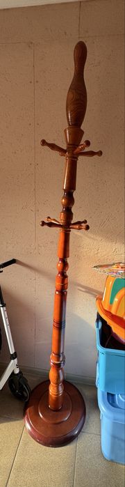 Напольная  вешалка.