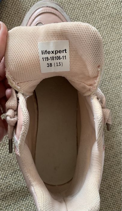 Продам кроссовки