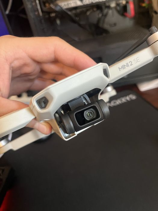 Vand Drona DJI Mini 2 SE  2.7K + Încărcător