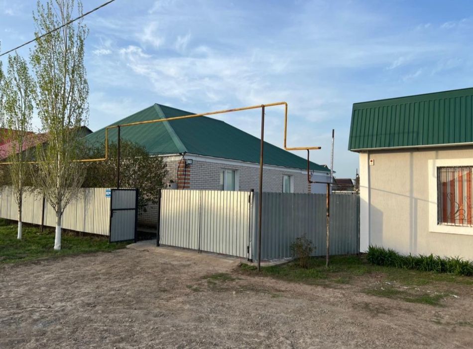 Продается дом с магазином.