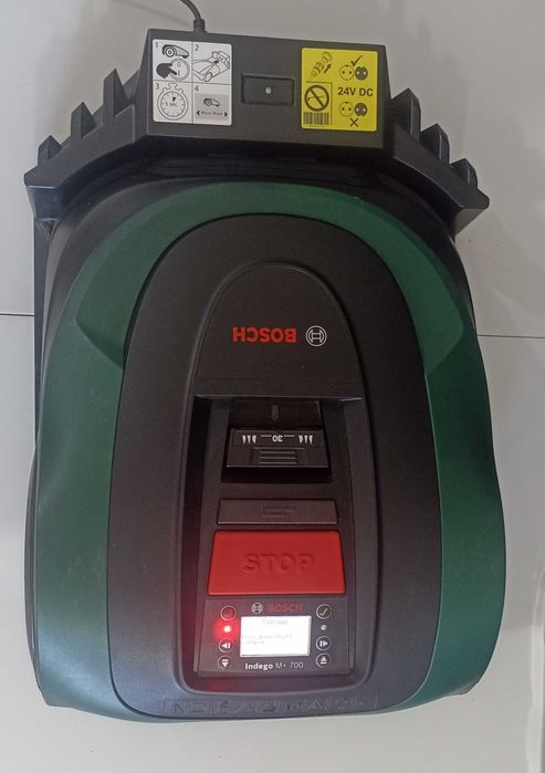Robot tuns gazon Bosch Indego M+ 700 – Defect pt piese sau reparatie
