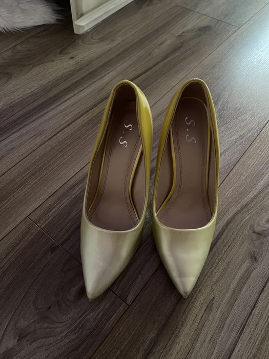 Pantofi stileto eleganti