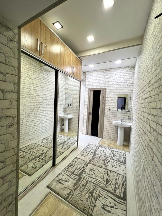 Mirobod bozori yonida kvartira bor.