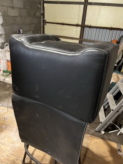 Кресло парикмахера два вида