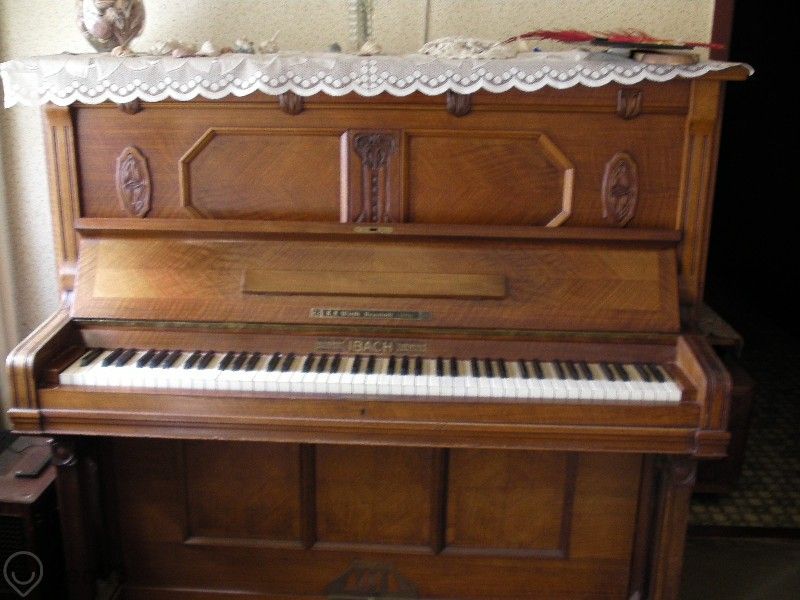 Немско пиано- Класика с антична стойност,много запазено!