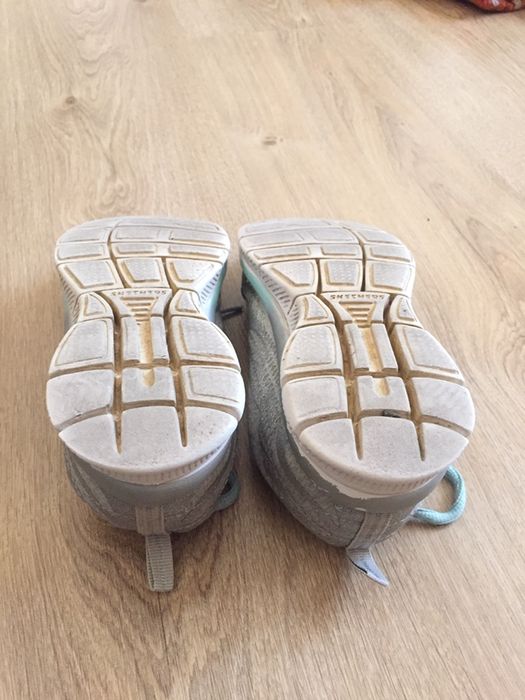 Кроссовки Shechers 33 размера