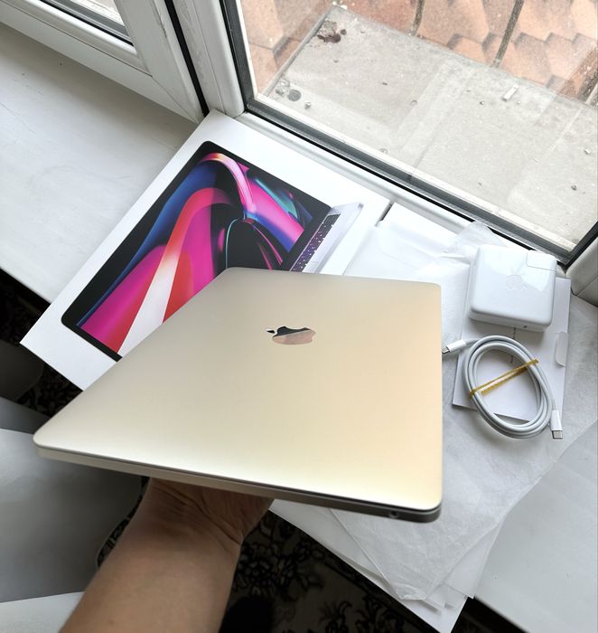 MacBook Pro M2 Silver 8/256GB 99%