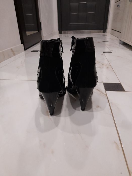 Намалям-Дамски боти естествен лак и велур номер 37