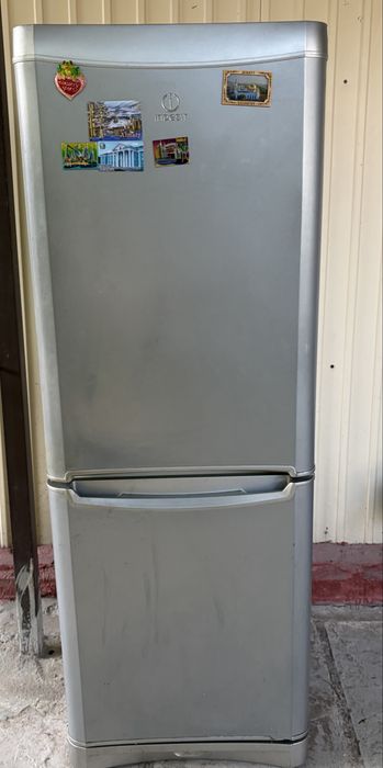 Продам холодильник indesit