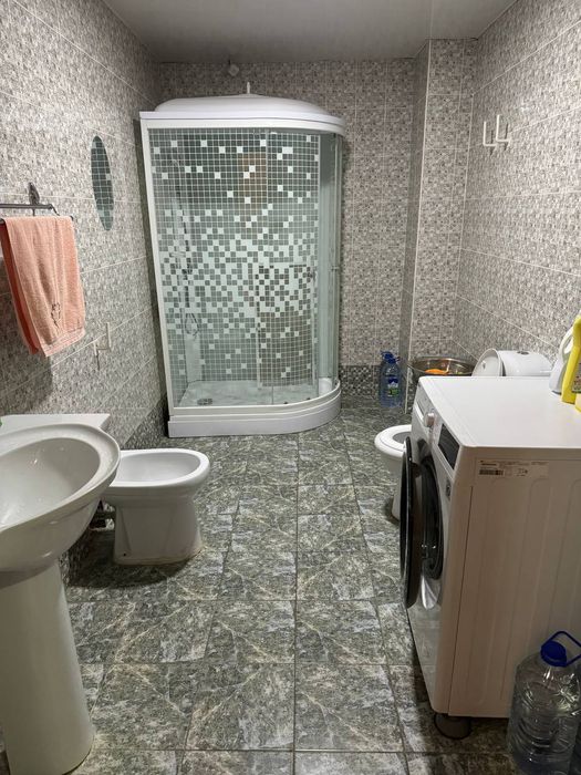 Срочно сдается дом,6 комнат,2 сотки,2 этажа,Хонабод.