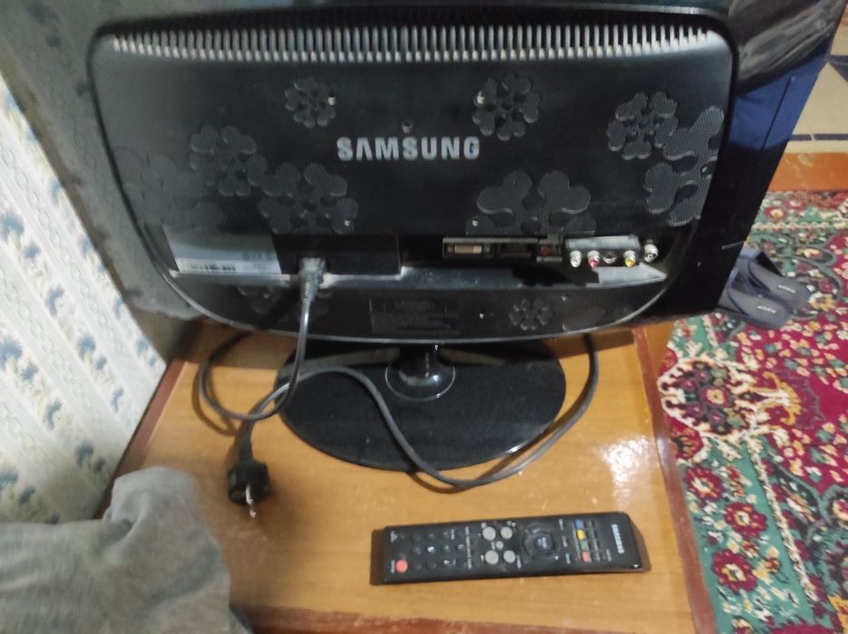 Продам телевизор Самсунг.