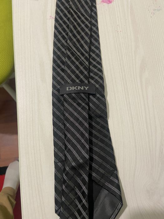 Cravata, Dkny, nou cu eticheta