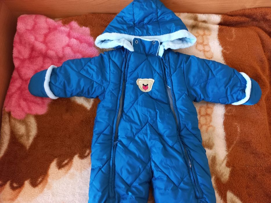 Продам весенний комбинезон