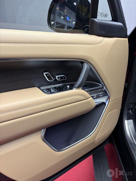 Land Rover Range Rover P550 plug in hybrid 2026