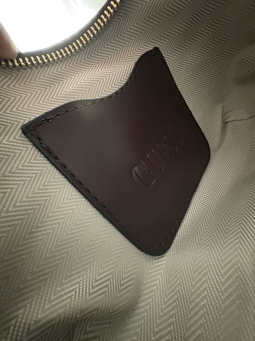 Geanta Guess de umar