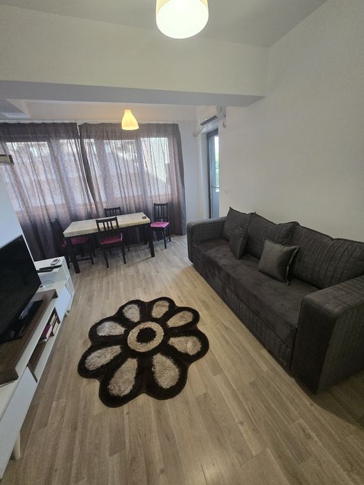Închiriez apartament