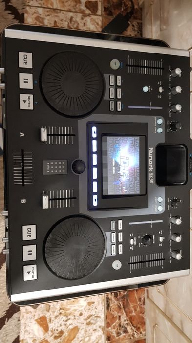 Muzica - mixer modern ultimele generatii, display color mare, USB. Primești 10% din prețul de vânzare dacă recomanzi produsul. Detalii în anunț.