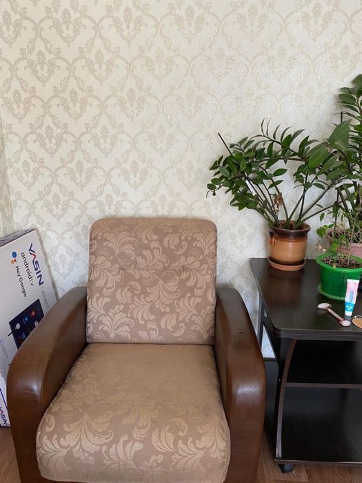 Диван с двумя креслами