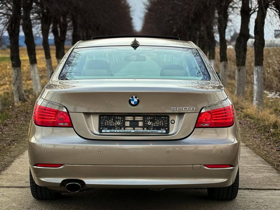 BMW E60/ 520d 2.0 177 CP/ Ventilatie/ Trapa/ Automat/ Bi xenon/ TOP