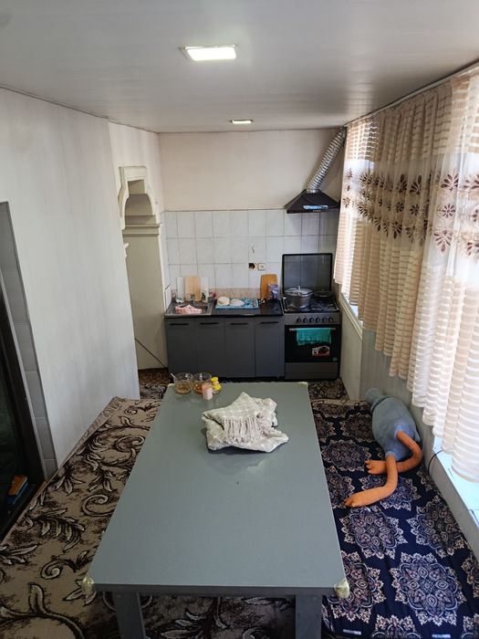 Uy sotiladi 77kv metrli