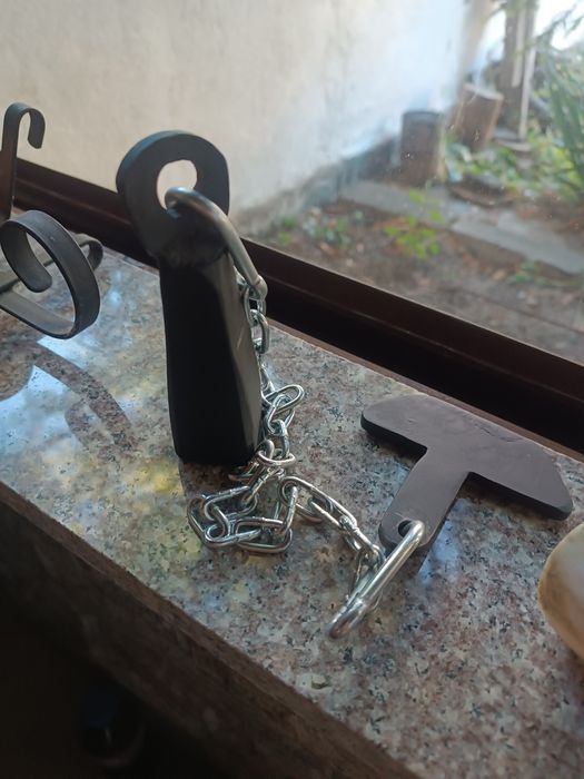 Метален боздуган със верига.