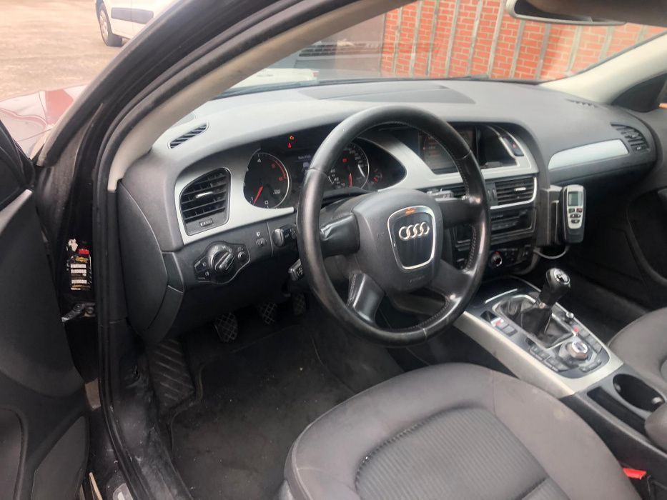Dezmembrez Audi A4 B8 cod culoare LZ9Y