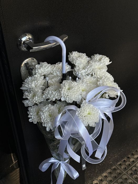 Цветы в зонтике в Павлодаре