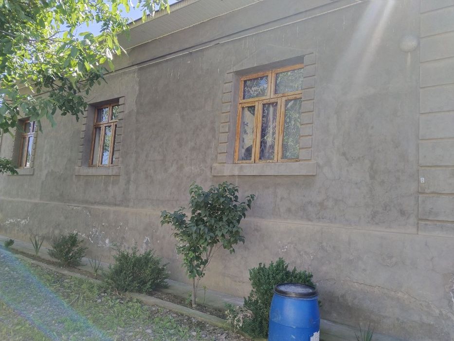 Uy sotiladi. Дом продается.