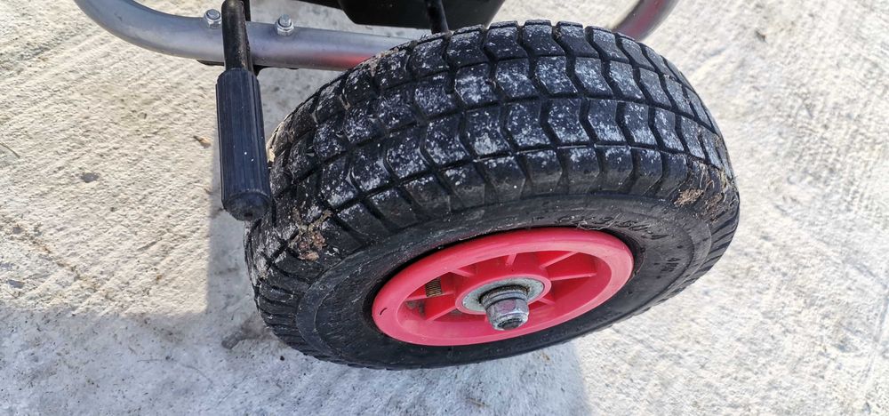 Kart cu pedale pentru copiii