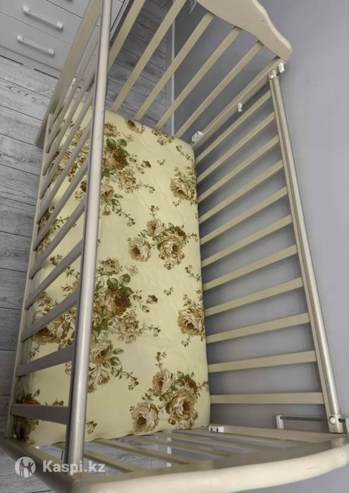 Продам детскую кровать б/у