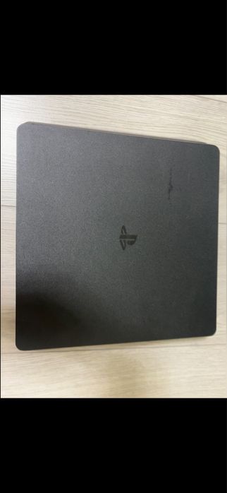 Продается PS4 1 TB. Есть скачанные 9 игр.Без ремонта.