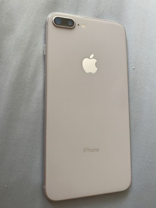 Iphone 8plus 64GB +кейсове и протектор