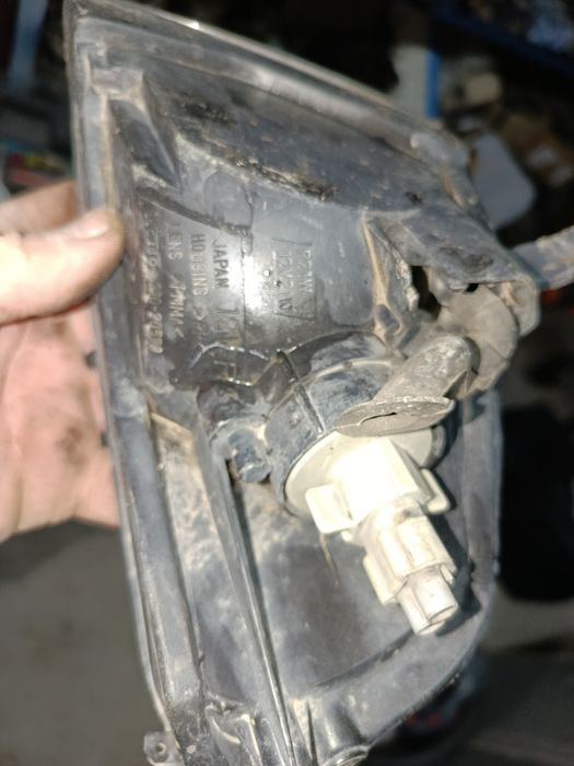 Продам поворотник Таета Королла