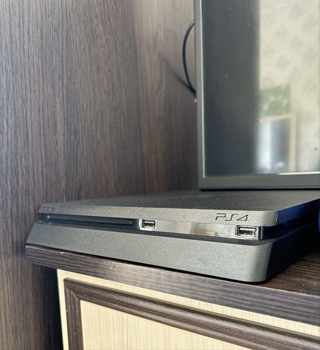 PlayStation 4 Slim 1TB